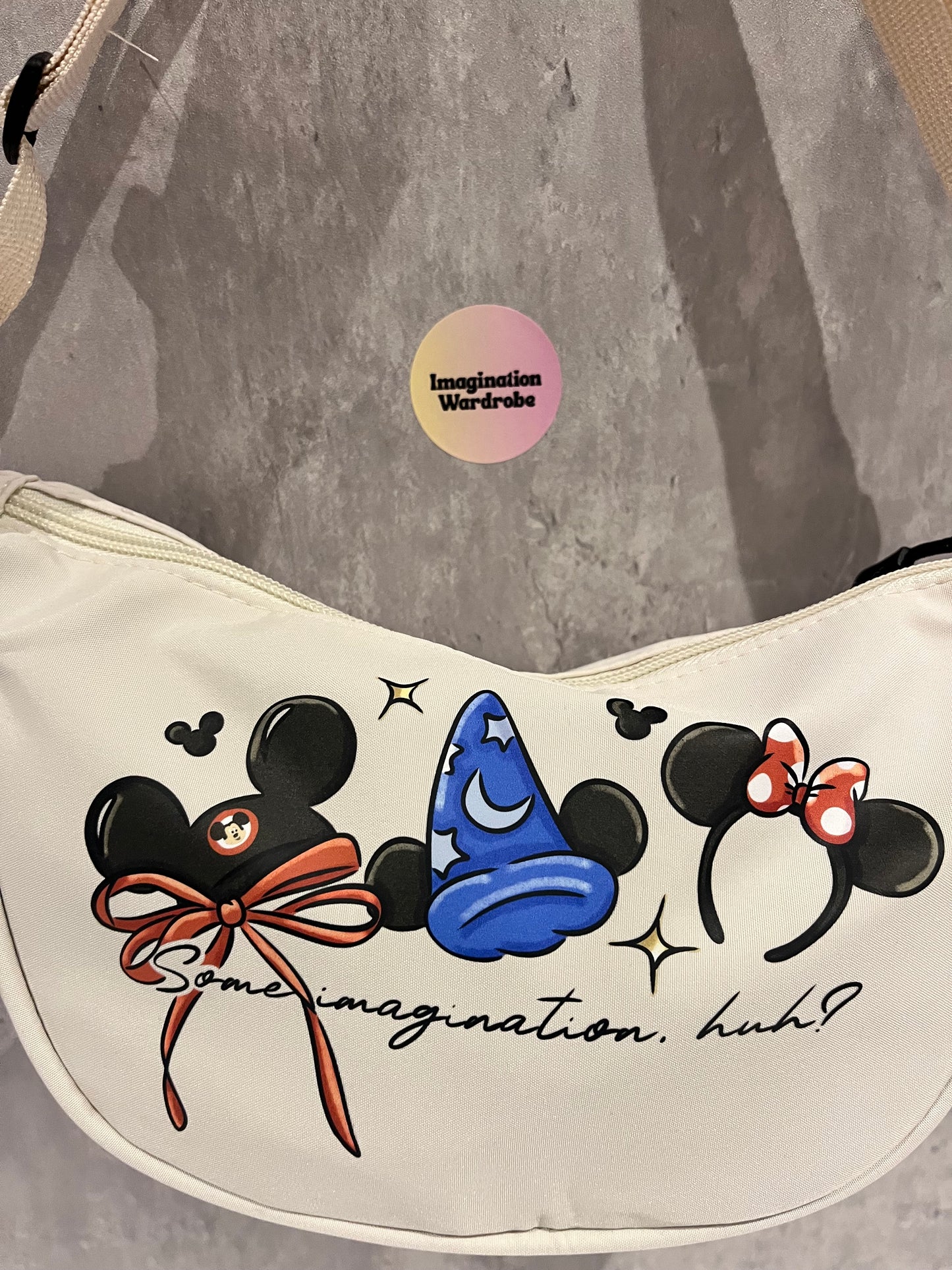 White Magically Inspired Blue Hat Lightweight bag